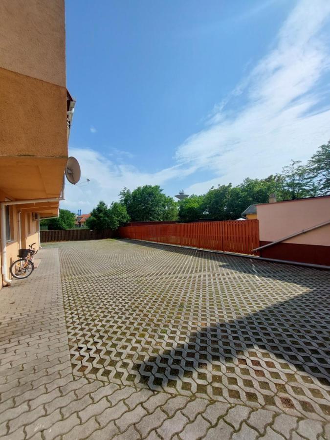 Sunshine Resort Apartment ハイデゥソボスロー エクステリア 写真
