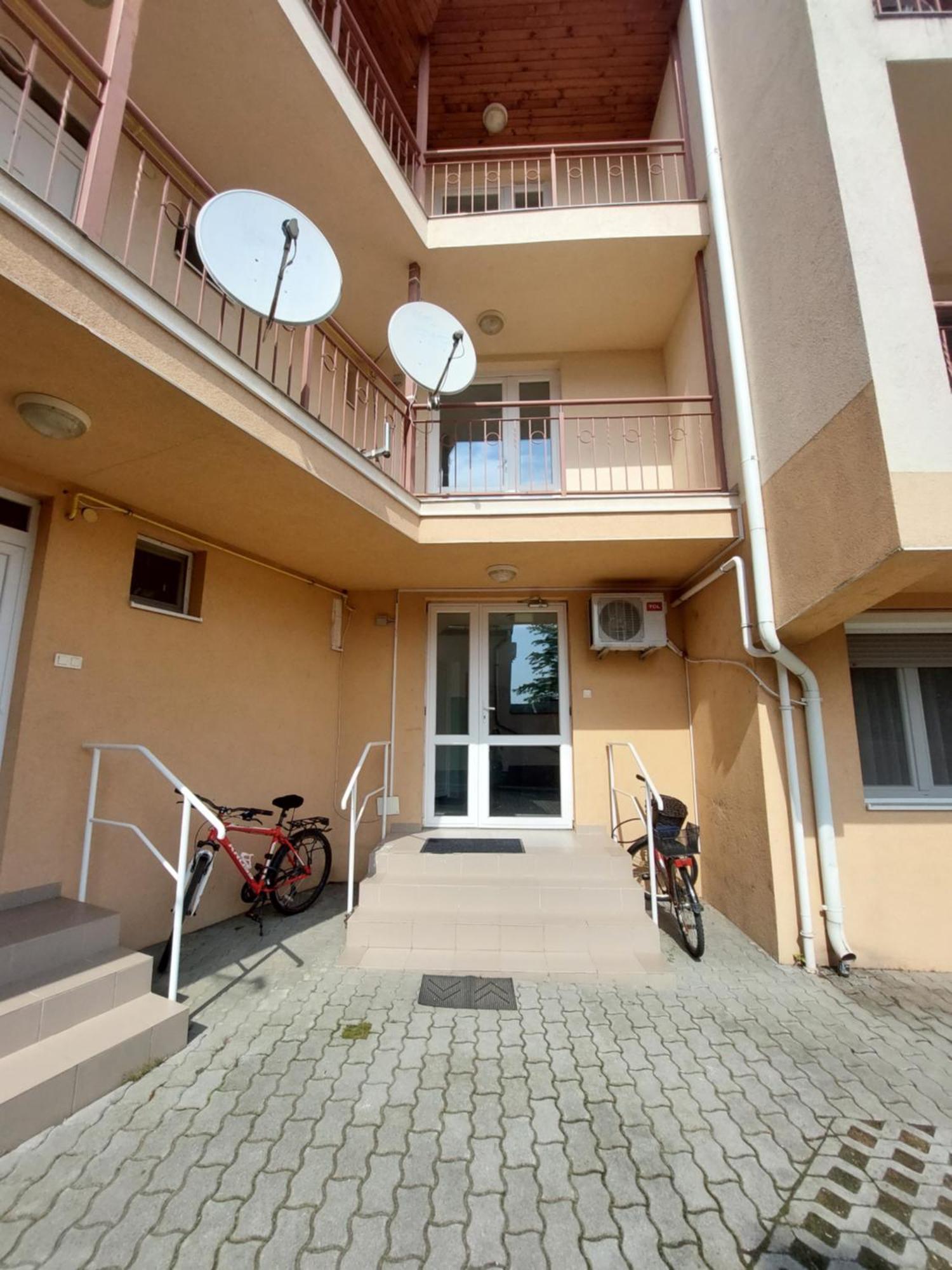 Sunshine Resort Apartment ハイデゥソボスロー エクステリア 写真